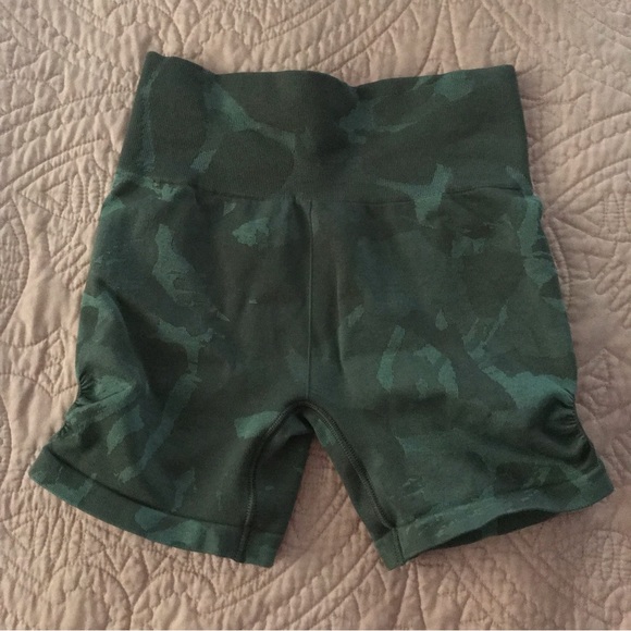 SOLD❌✨Gymshark Adapt Camo tight short - Picture 4 of 4